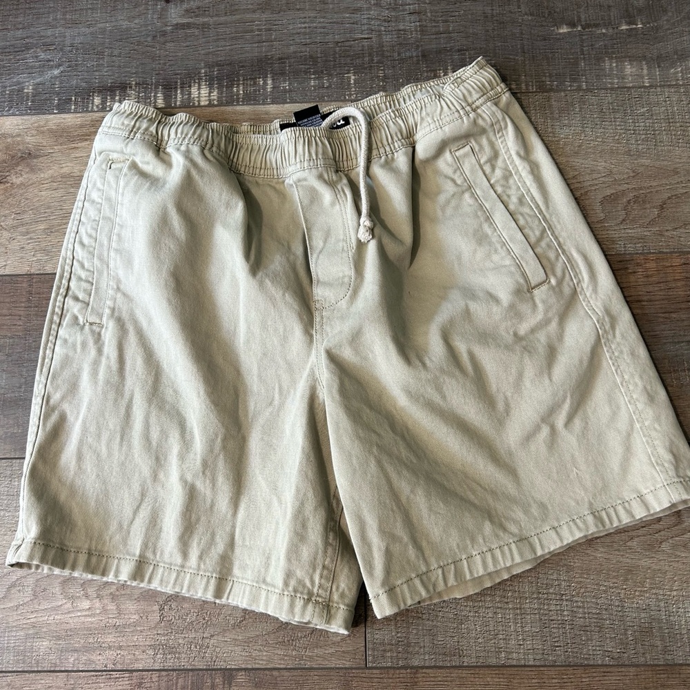 RSQ Men's Light Tan Pull On Shorts. Size Men’s M.